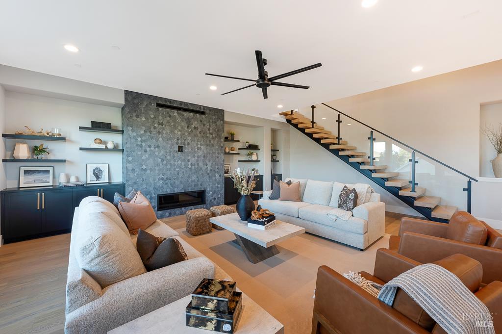 MLS #325021716 img 2