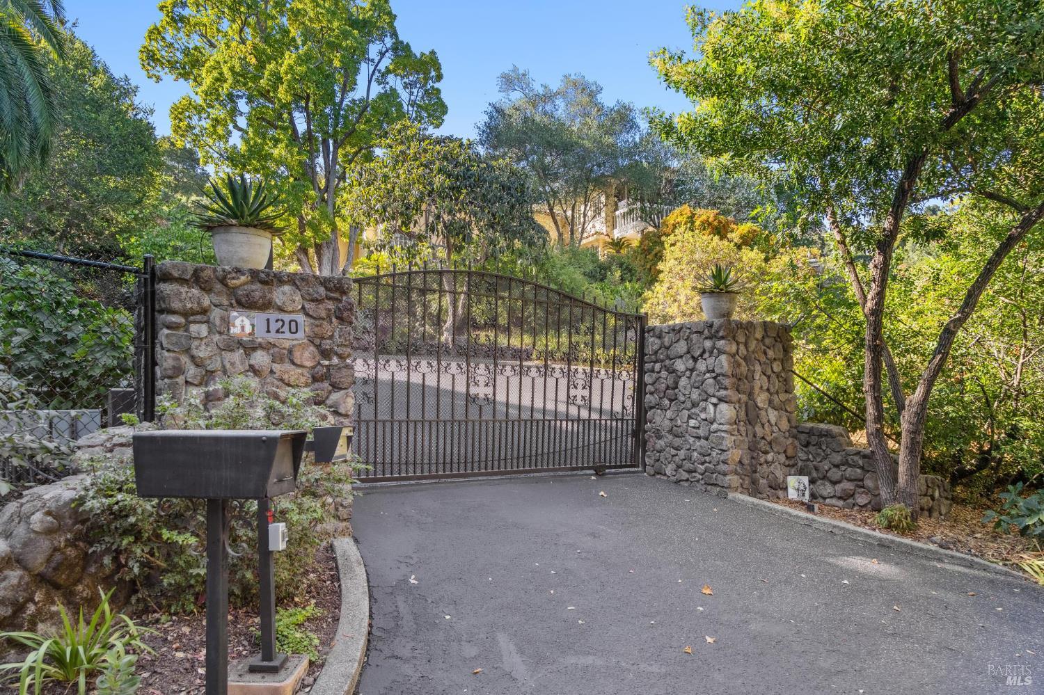 MLS #325079589 img 1