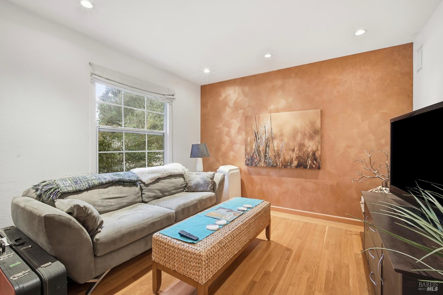 MLS #325098180 img 6