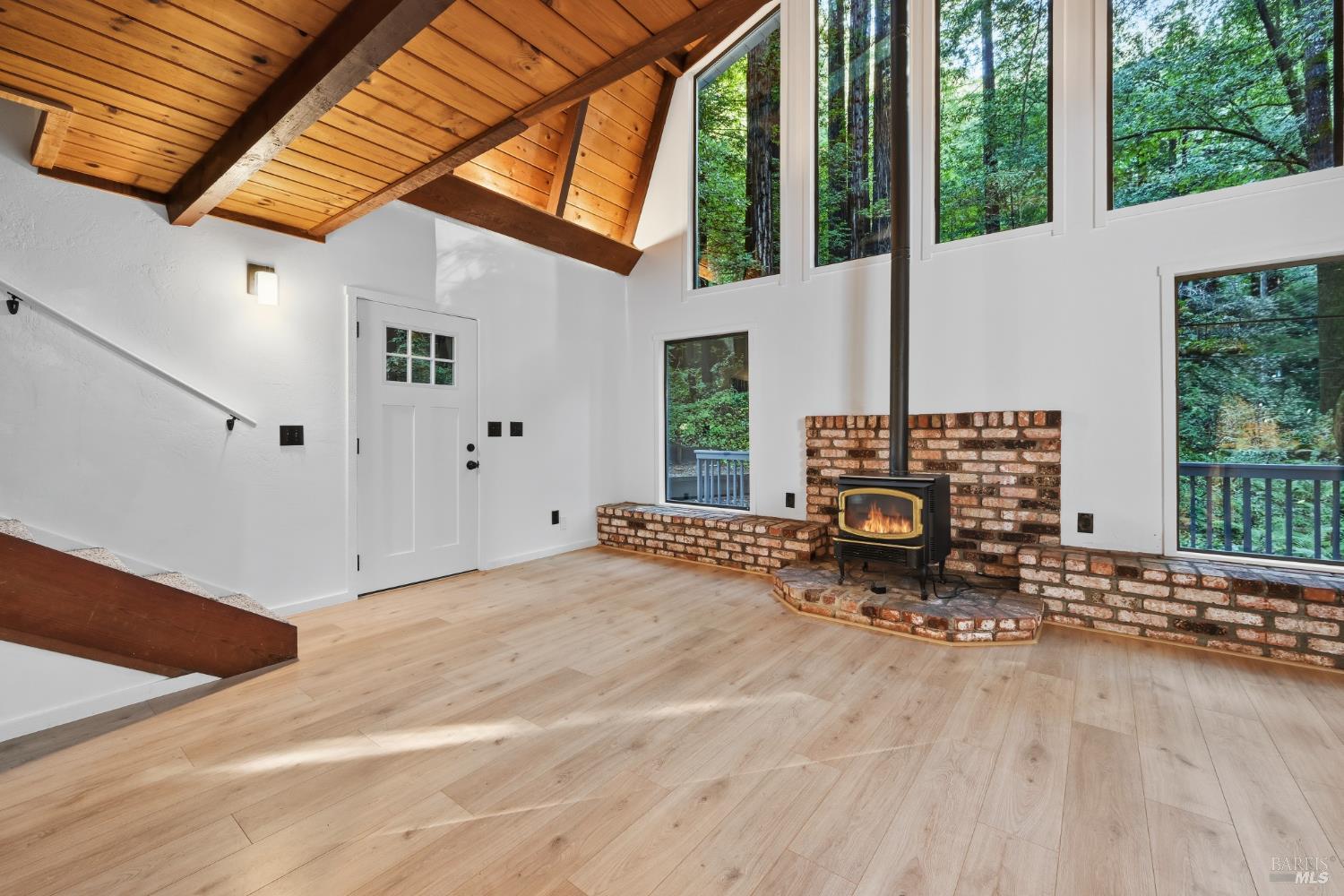 MLS #325104531 img 1