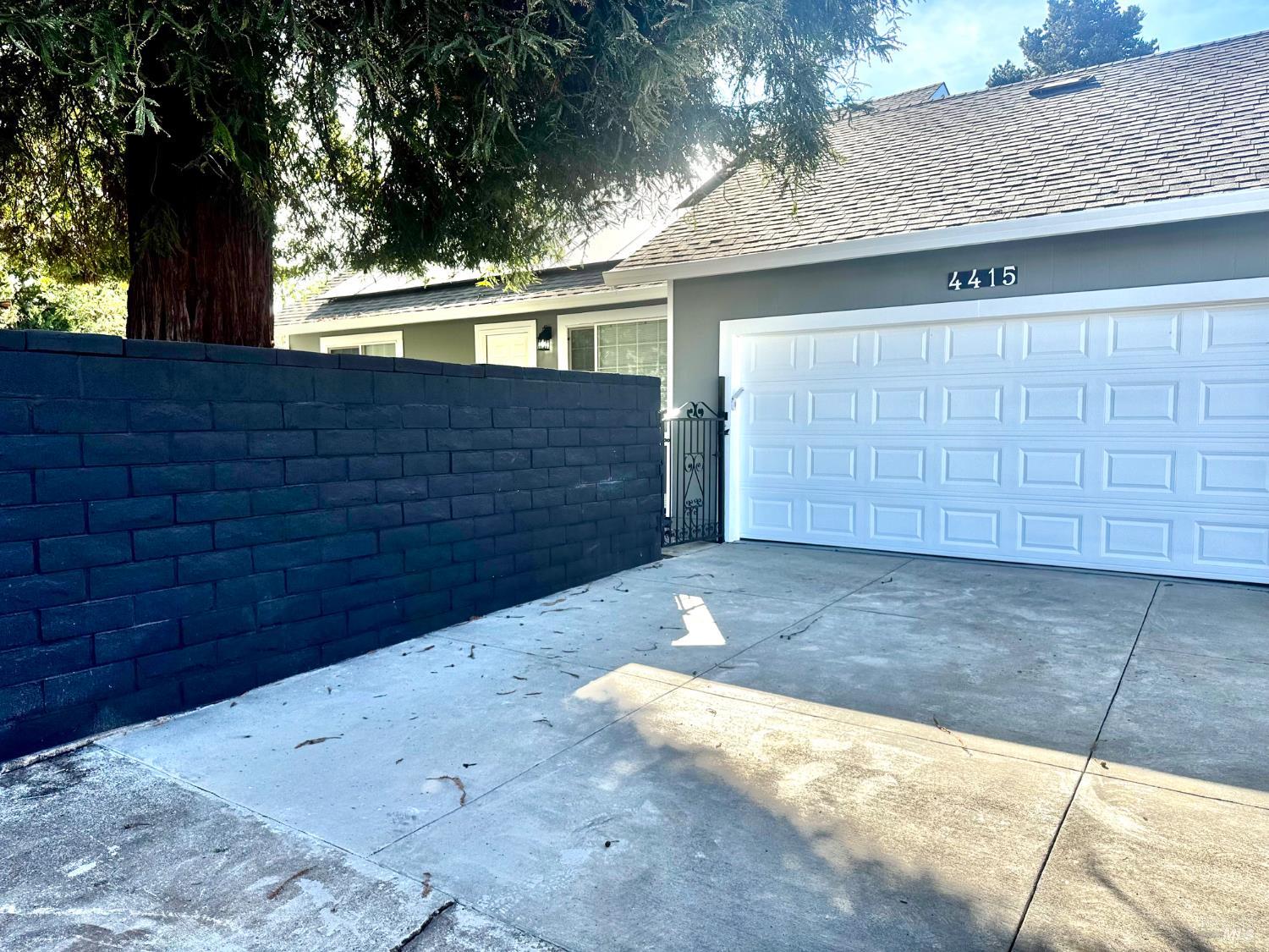 MLS #326010440 img 1