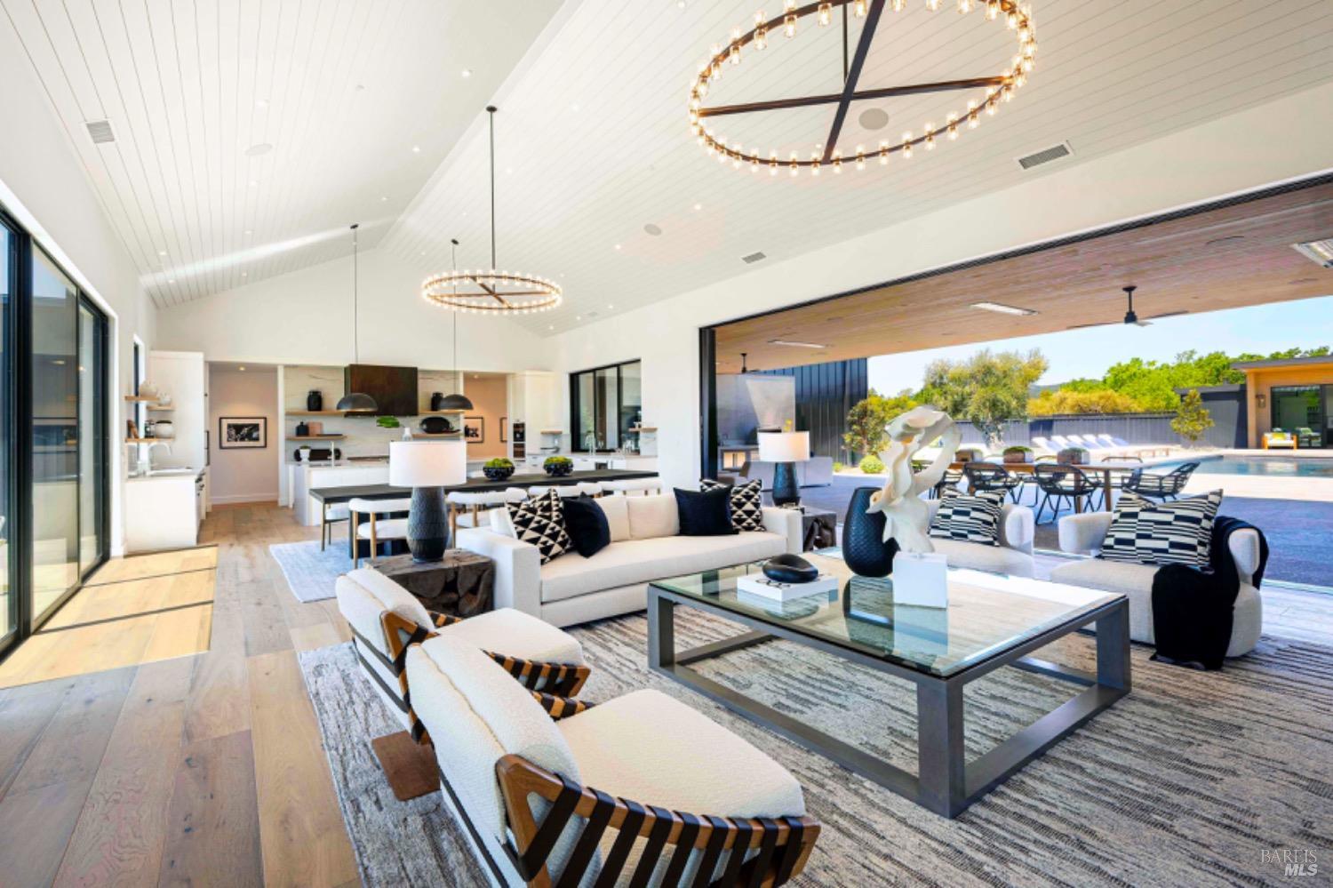 MLS #326011386 img 0