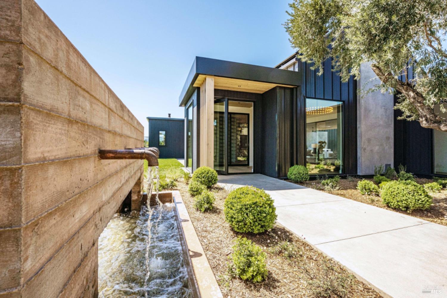 MLS #326011386 img 1