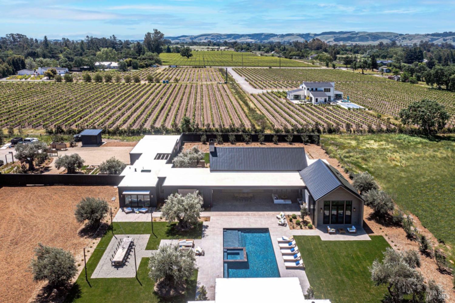 MLS #326011386 img 2