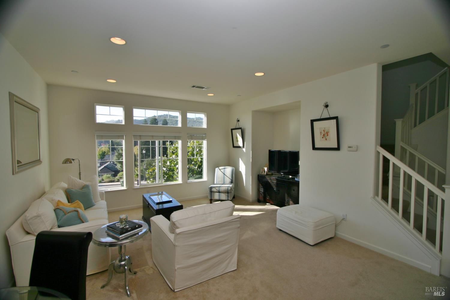 MLS #326022043 img 2