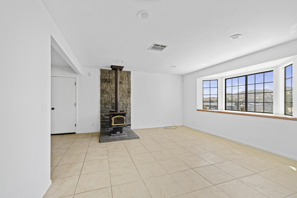 MLS #219124051PS image #3