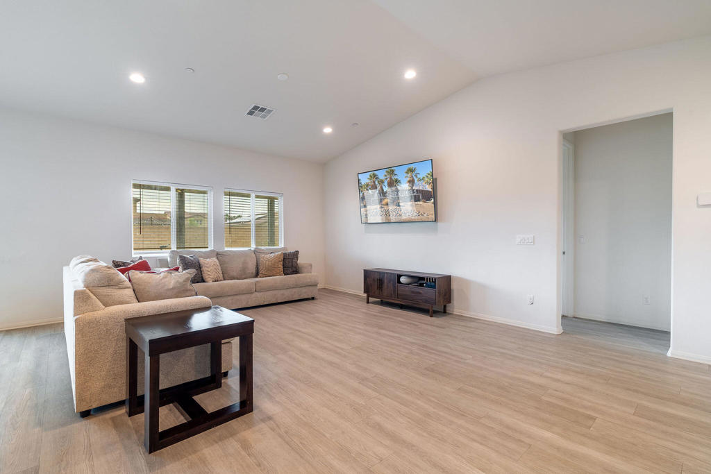 MLS #219130316PS image #2