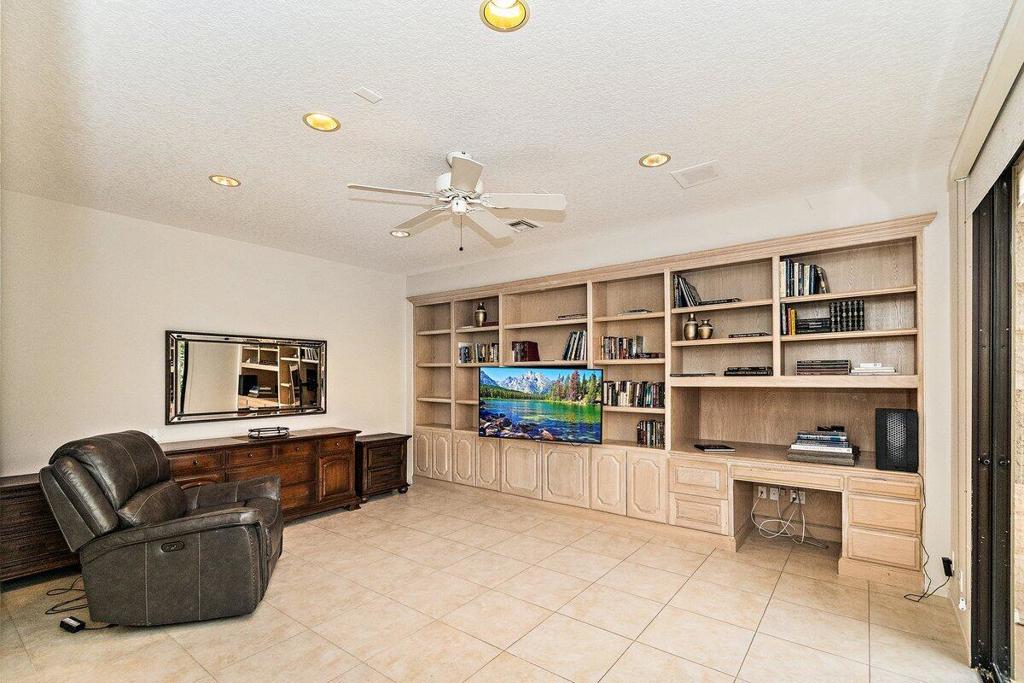 MLS #219130622DA image #30