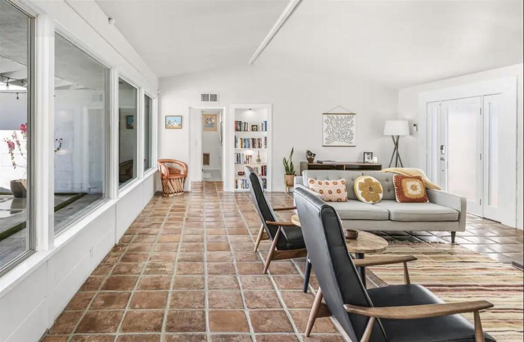 MLS #219130865DA image #2