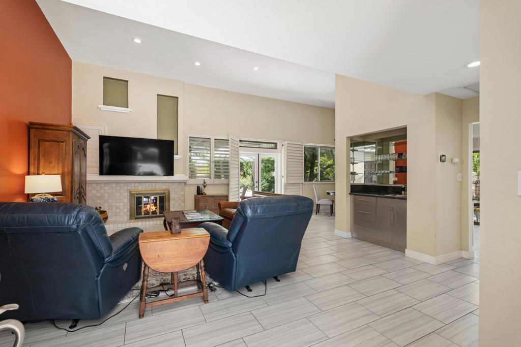 MLS #219131624DA image #4