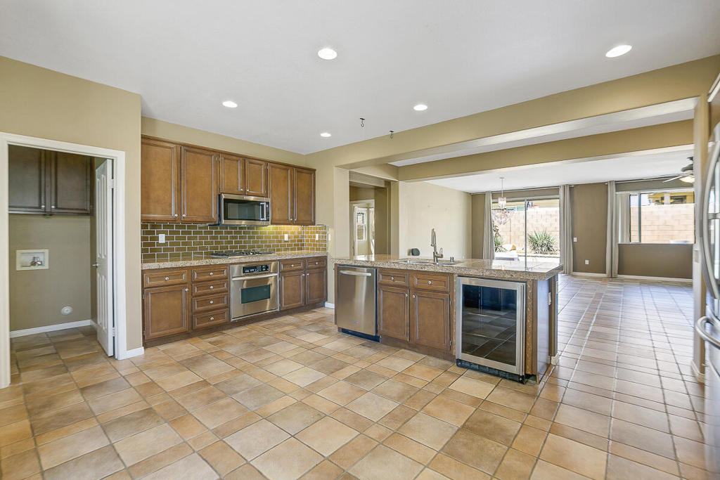 MLS #219132186DA image #2