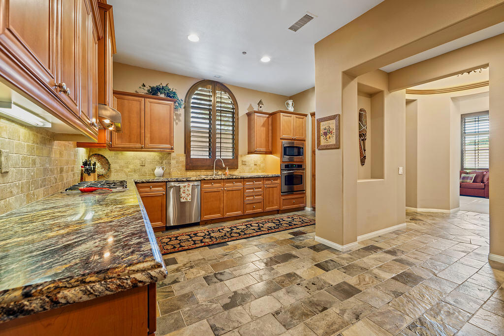 MLS #219132238DA image #2