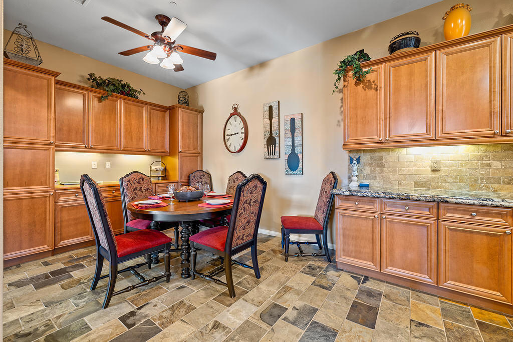 MLS #219132238DA image #4