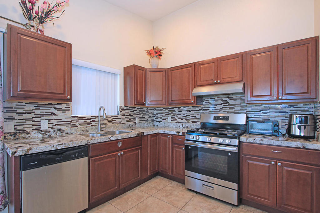 MLS #219133208DA image #2