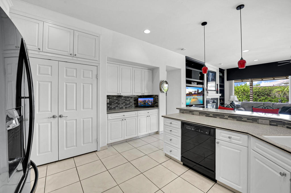 MLS #219134611DA image #17