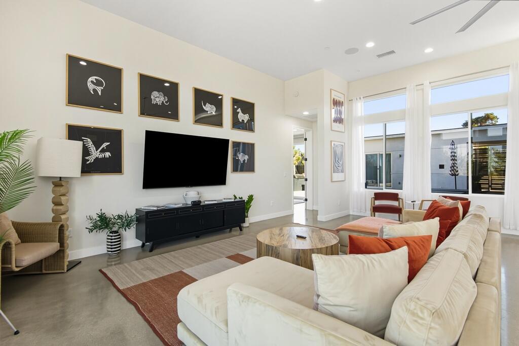 MLS #219135163DA image #2