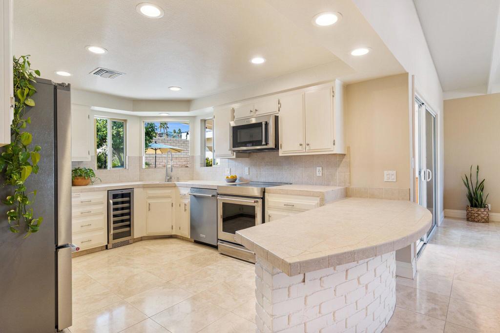 MLS #219135185DA image #13