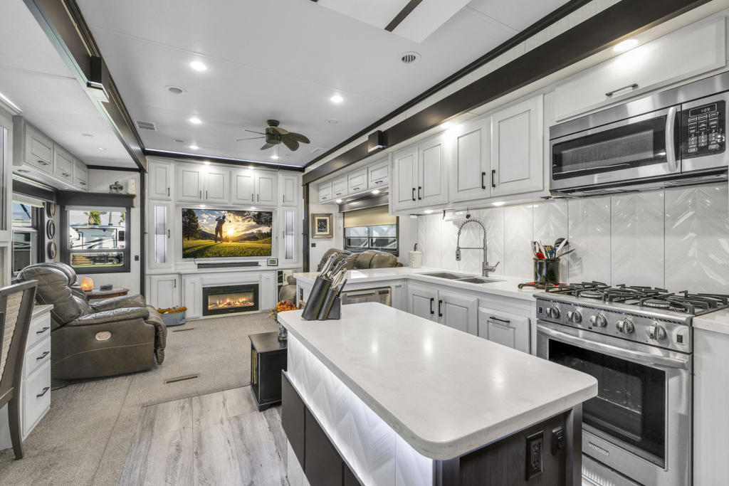 MLS #219135375PS image #2