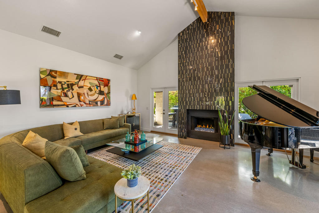 MLS #219135522PS image #3