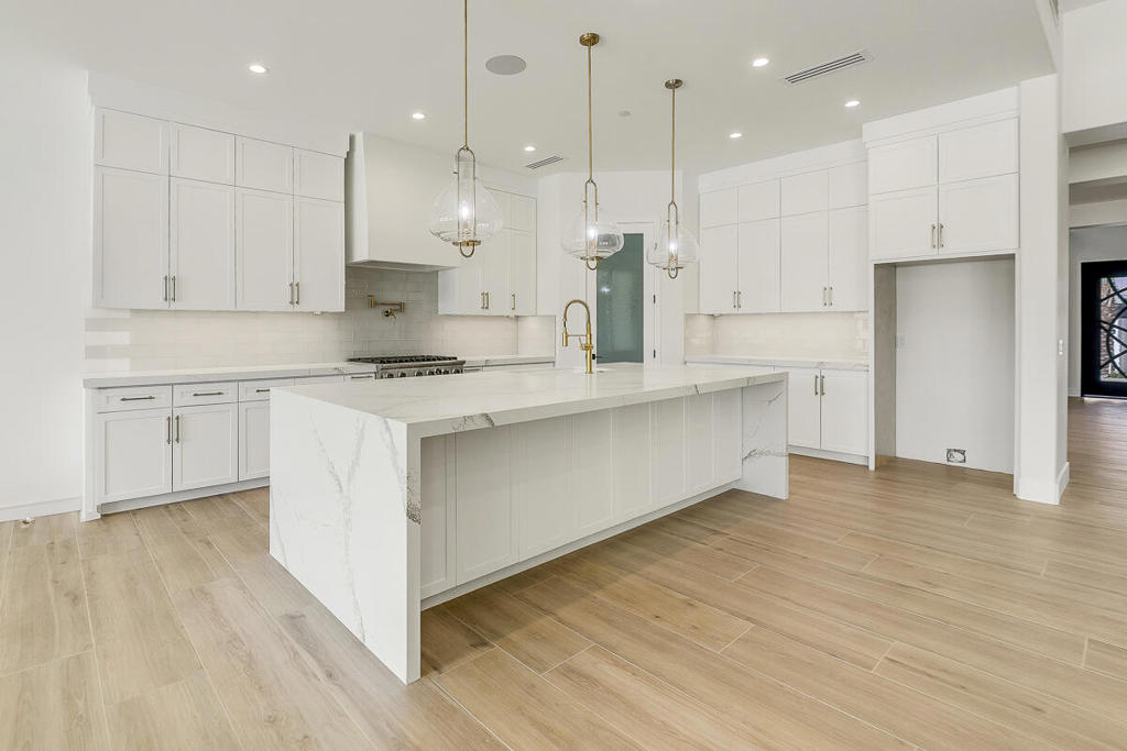 MLS #219135538DA image #2