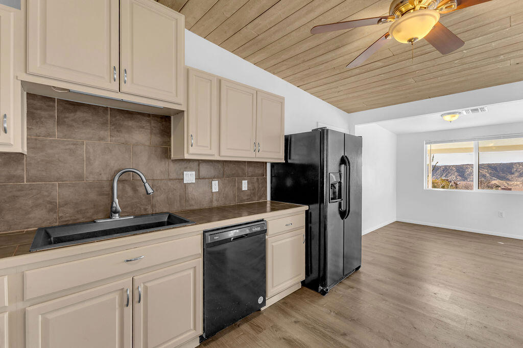 MLS #219135582DA image #24