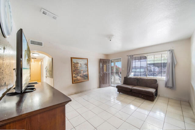 MLS #219135604DA image #2