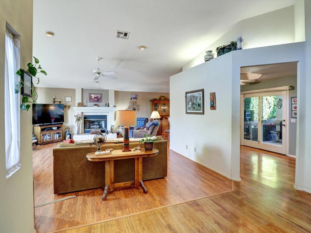 MLS #219135688DA image #2