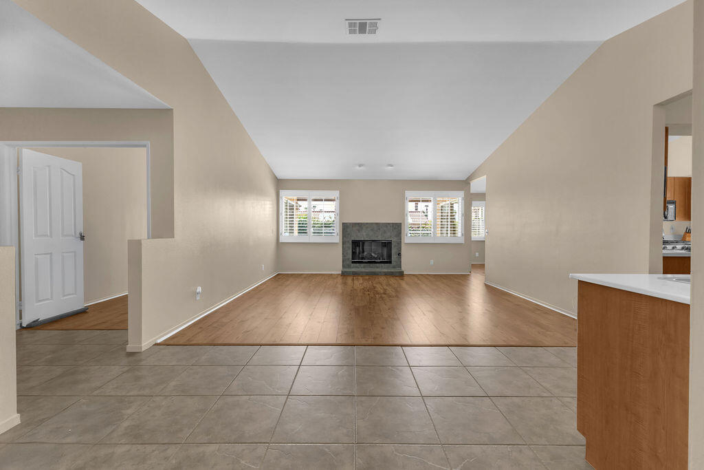 MLS #219135861DA image #3