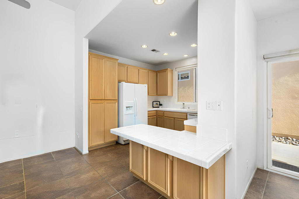 MLS #219135931DA image #4