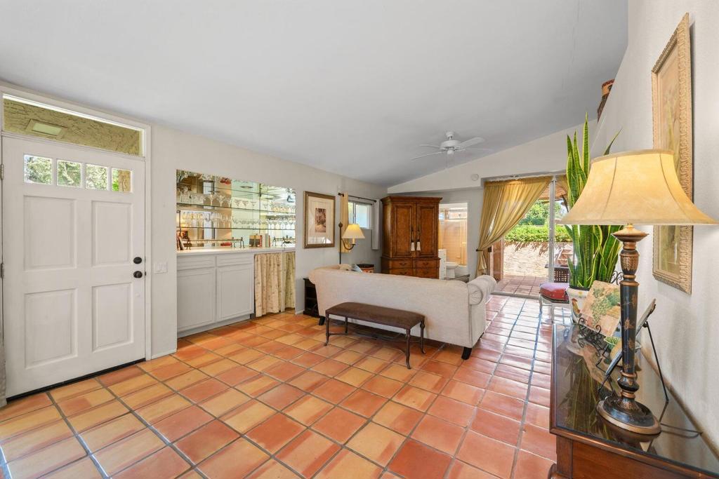 MLS #219136255DA image #2