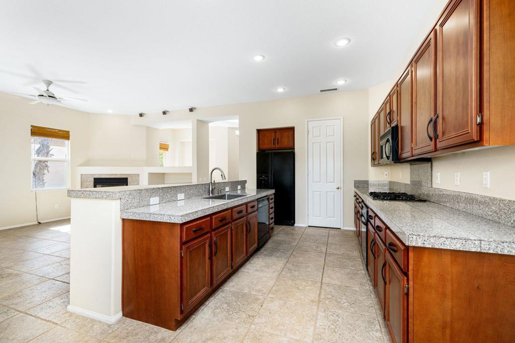 MLS #219136322DA image #17