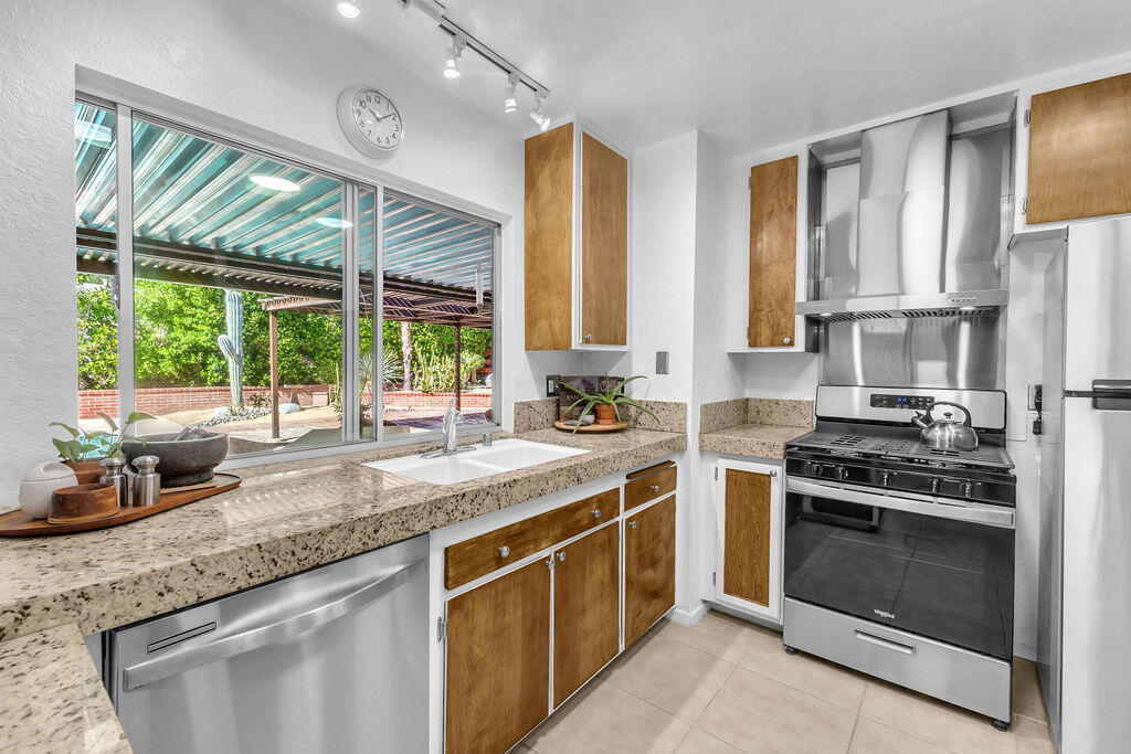 MLS #219136601DA image #2