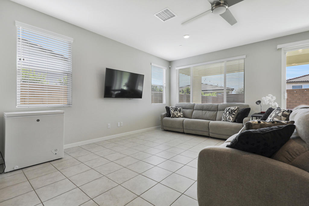 MLS #219136817DA image #3