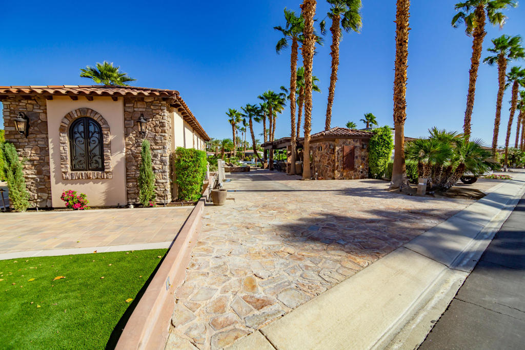 MLS #219137232DA image #2