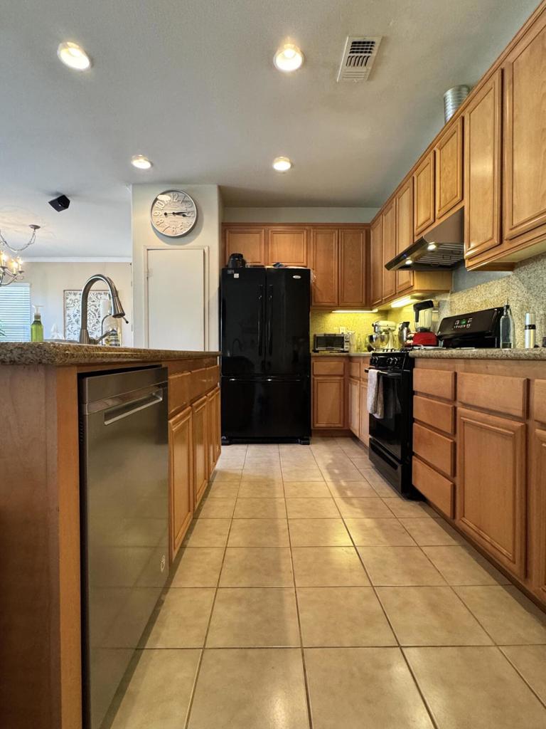 MLS #219137276PS image #2