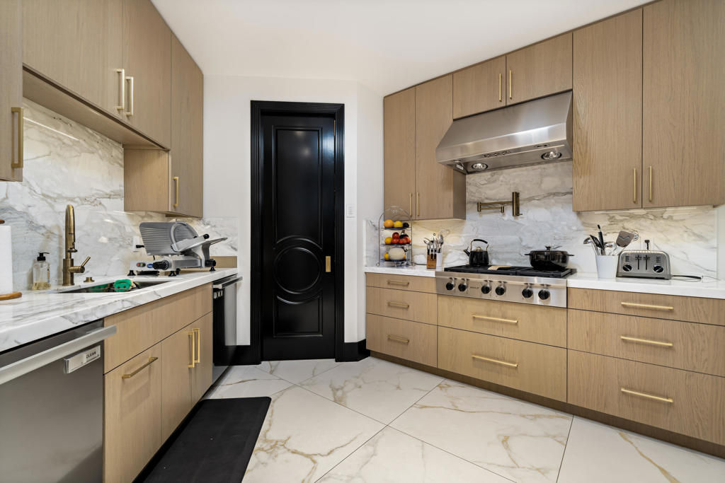 MLS #219137621DA image #9