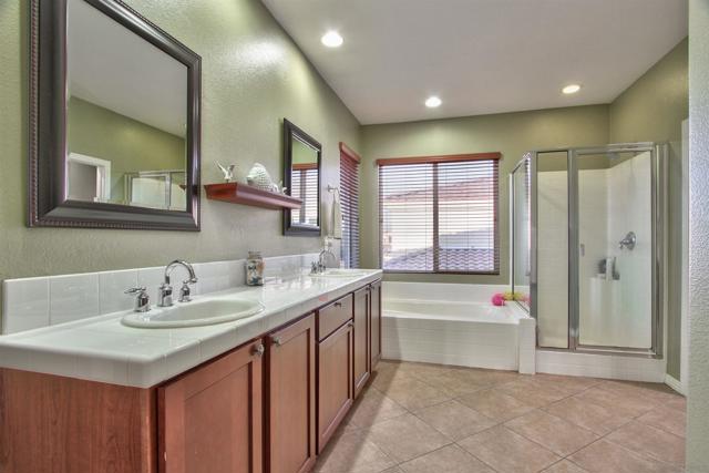 MLS #250035111SD image #31