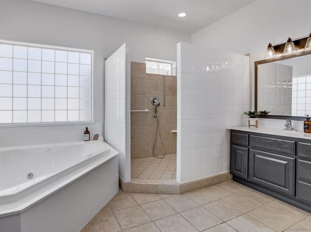 MLS #250036925SD image #18