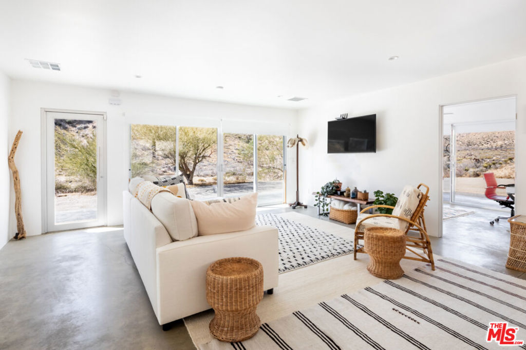 MLS #25498625 image #1