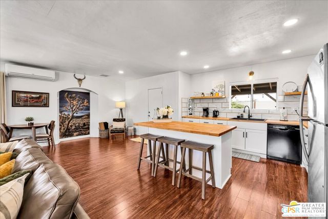 MLS #25570149PS image #2