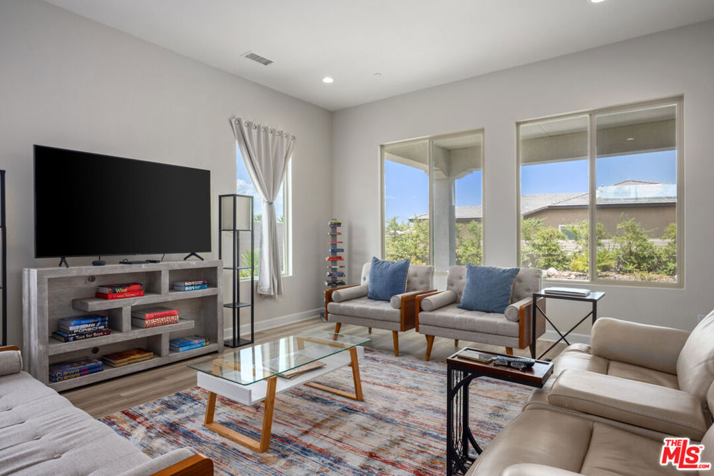 MLS #25570247 image #1