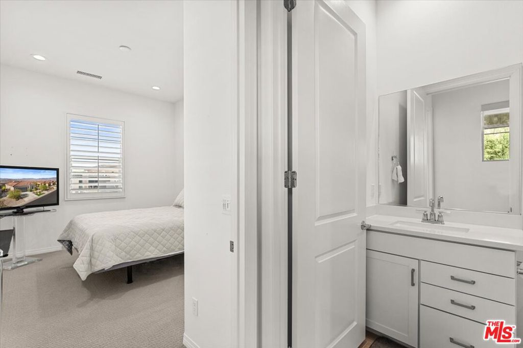 MLS #25576817 image #16