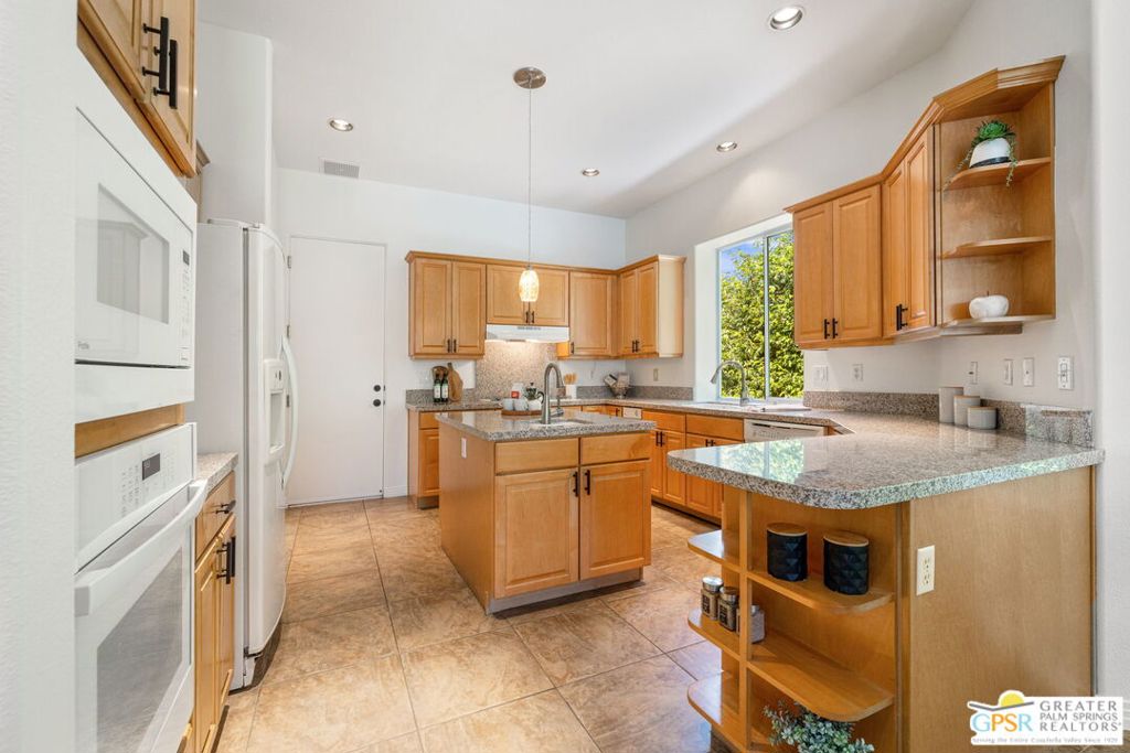 MLS #25582813PS image #25