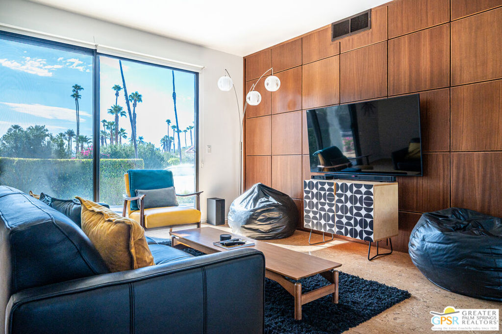 MLS #25582841PS image #1