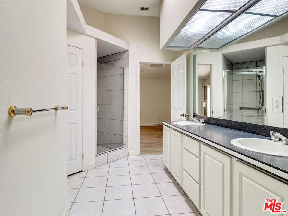 MLS #25594941 image #23