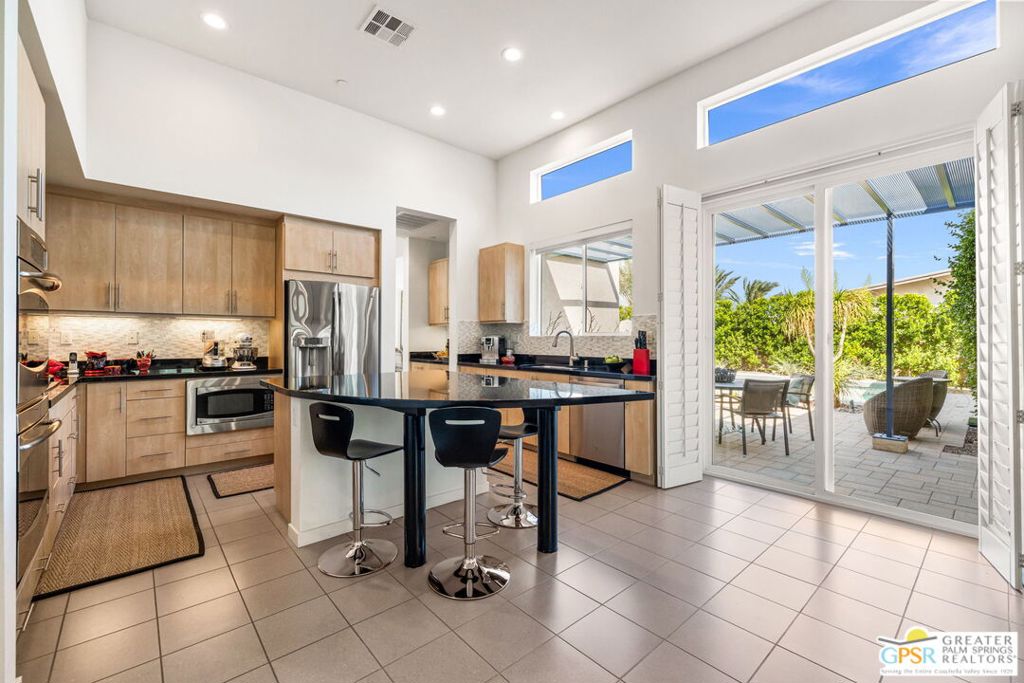 MLS #25600125PS image #25