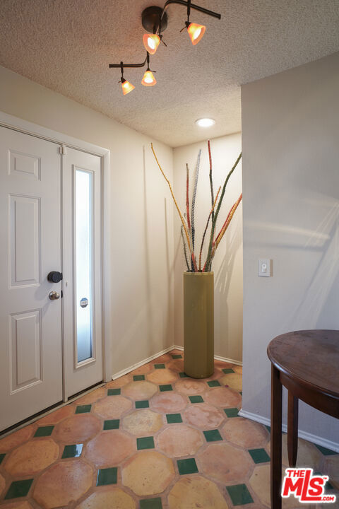 MLS #25600683 image #1