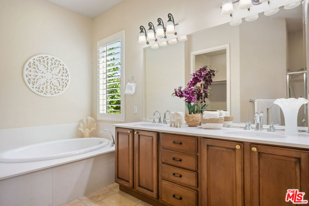 MLS #25602689 image #17