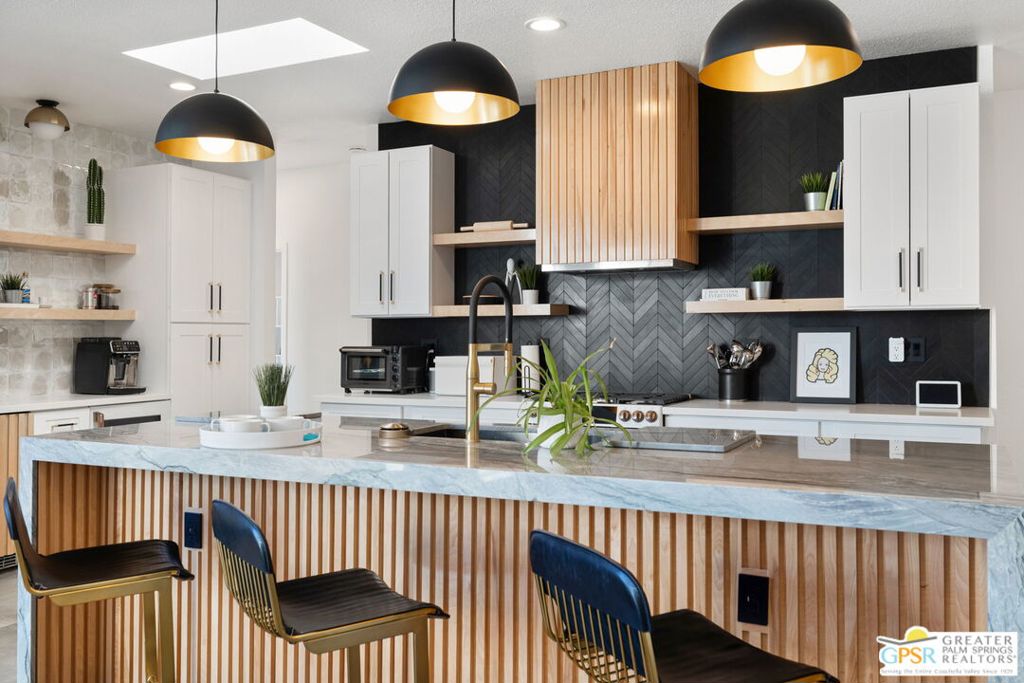 MLS #25604531PS image #2