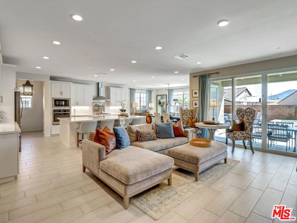 MLS #25607277 image #2